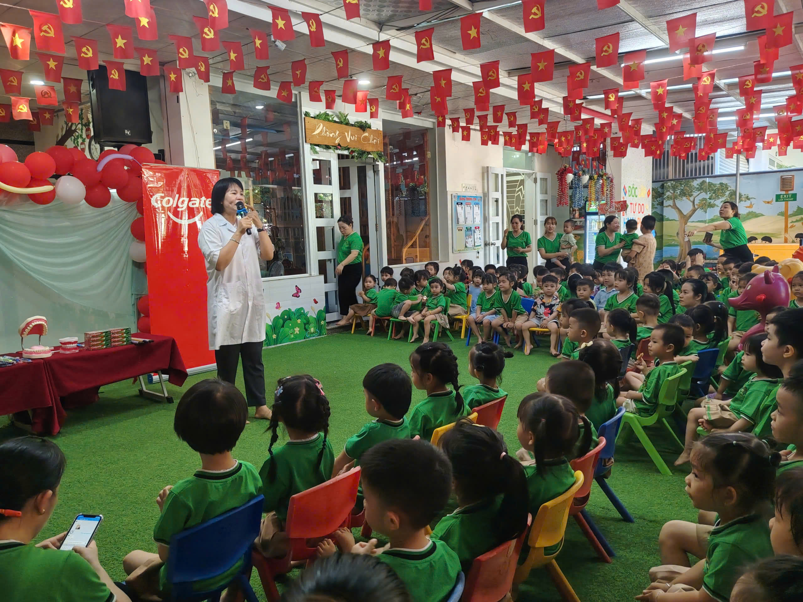 Truyền thông nha học đường: Hình thành thói quen chăm sóc răng miệng từ sớm